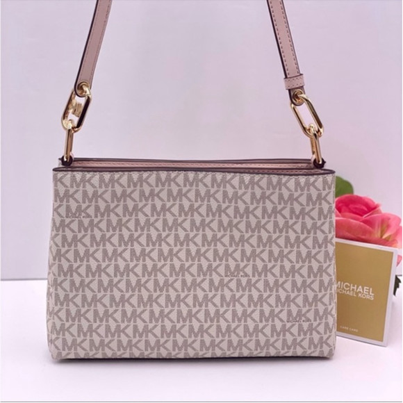 New Michael Kors Trisha Medium Logo
Crossbody Bag - Picture 5 of 15